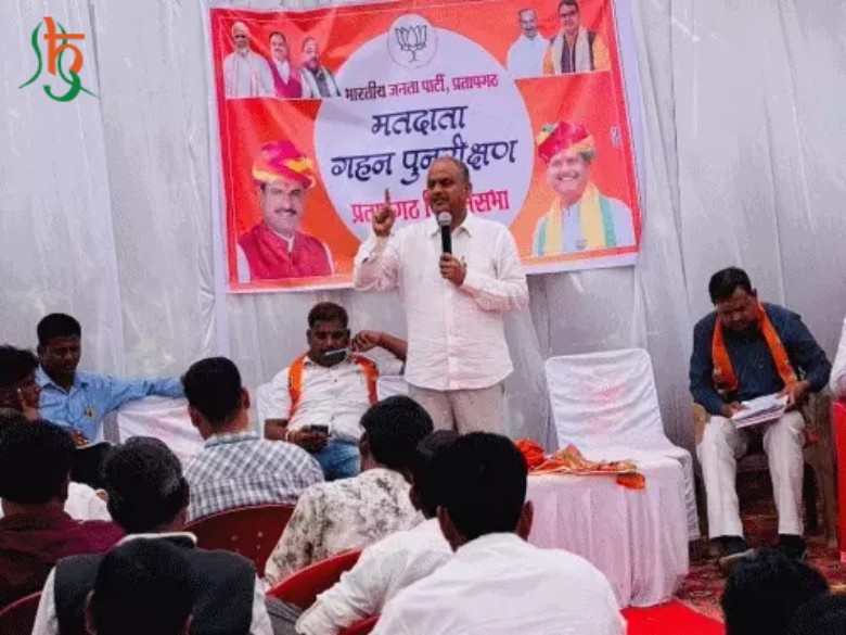 राजस्व मंत्री मीणा ने BLO-2 को दिए जरूरी निर्देश:कहा- मतदाता सूची में शामिल होने से कोई भी न छूटे; घर-घर जाकर लिस्ट चेक करें